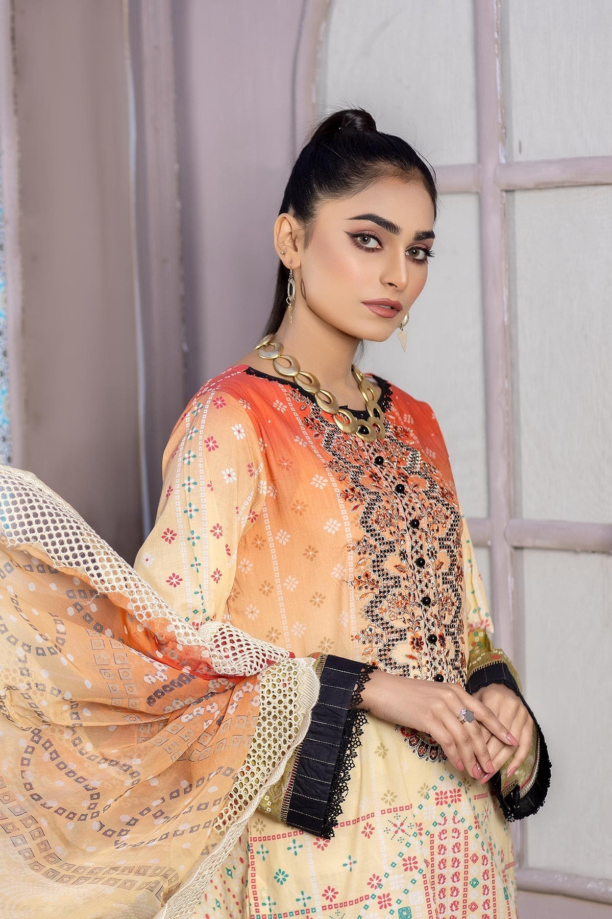 Zebaish Chunri Emb Lawn'22 Vol-2 D#9