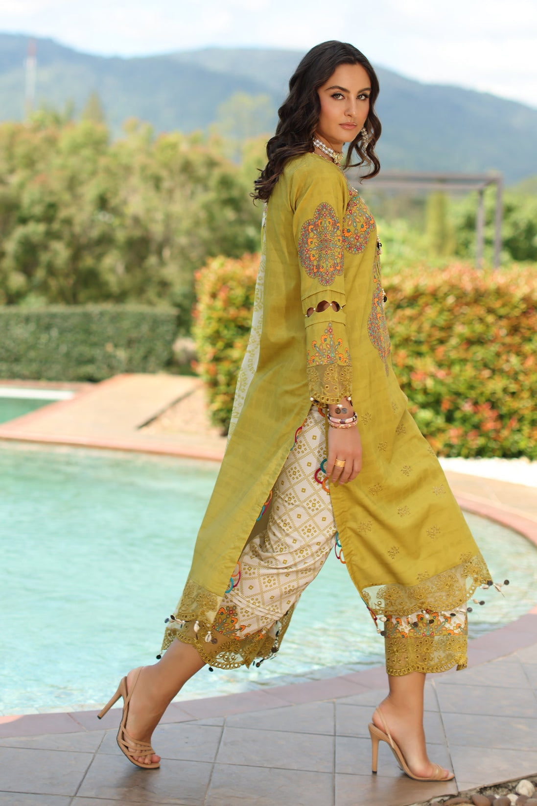 BR Charizma Aniq Lawn`26 AN6#01