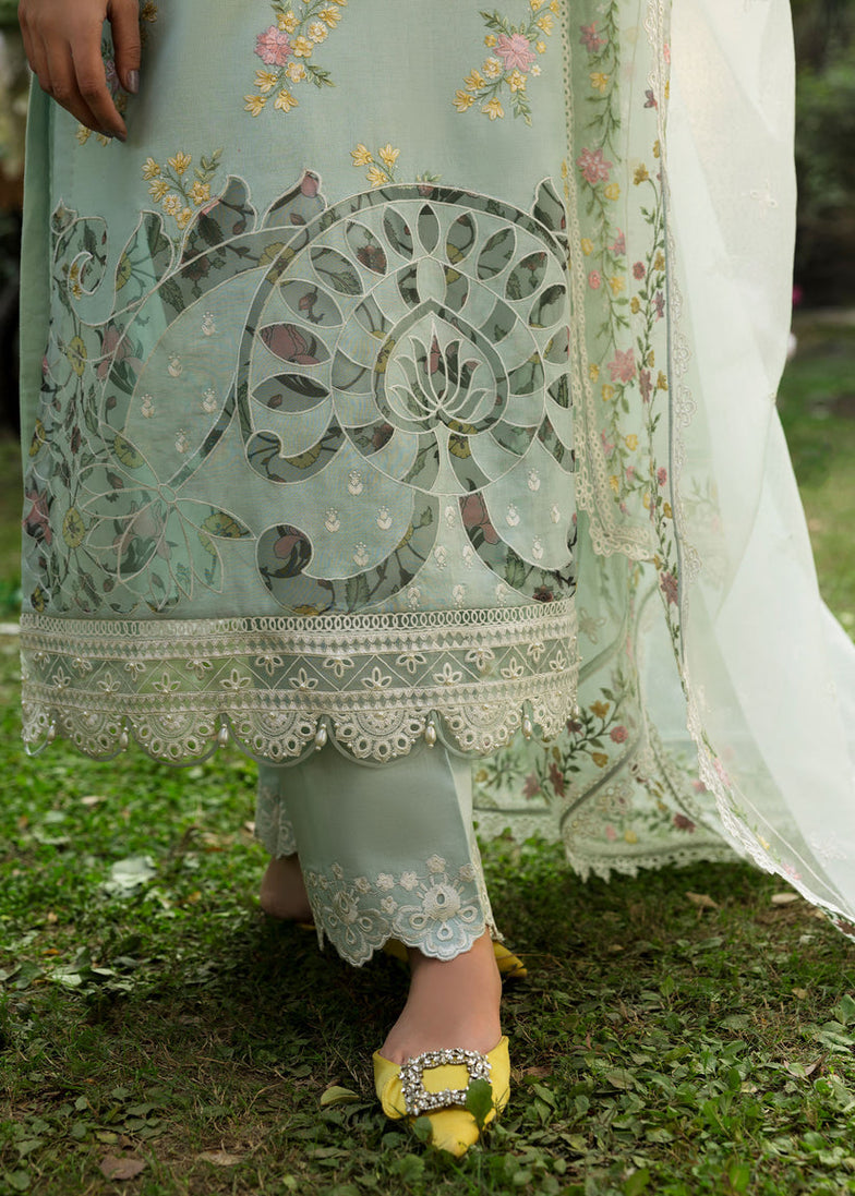 Sardinia Floral Forest Lawn'25 D#808 (Sky Petal)