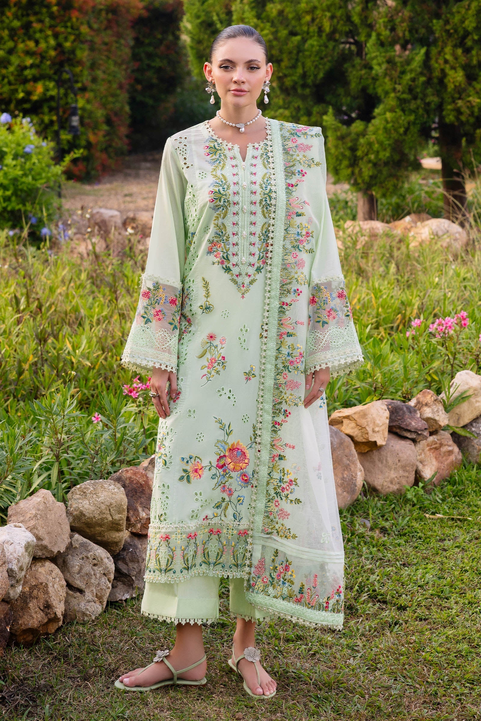 Muscari Luxury Emb Lawn`26 MLEC#09