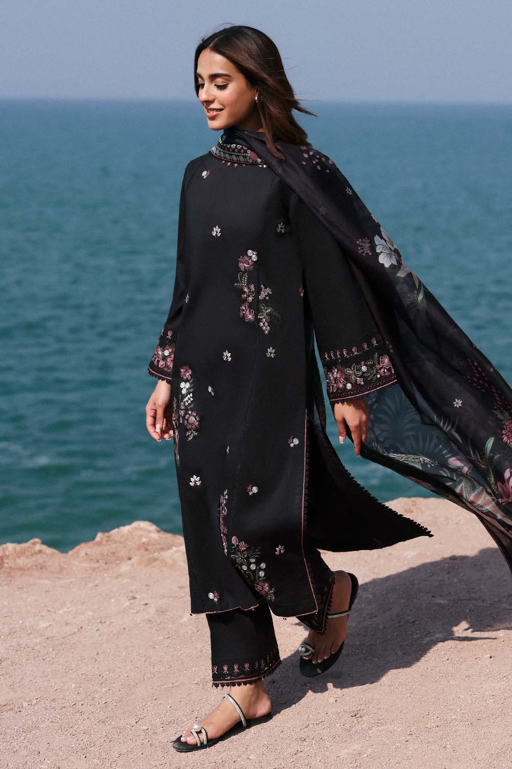 Seran Afsanah Lawn'25 (ZOYA)