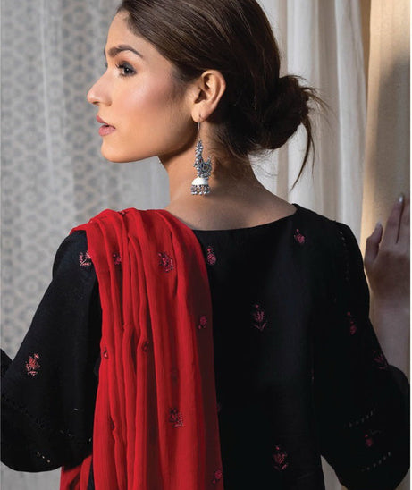 Sanam Saeed Rawayat Lawn`23 D#03