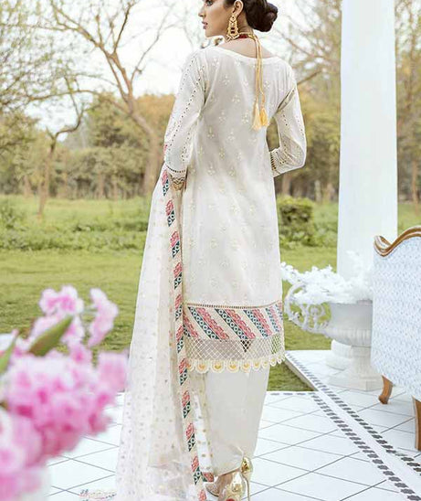 Emaan Adeel Vogue F/Lawn`21 D#10