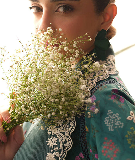 Maryam Hussain Luxury Lawn'25 (Seashell)