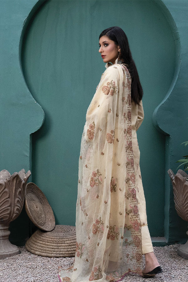 Sanam Saeed Karandi Lawn`23 D#05