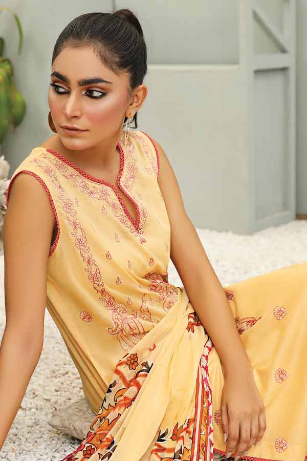 Sanam Saeed Zohra Lawn`23 D#03
