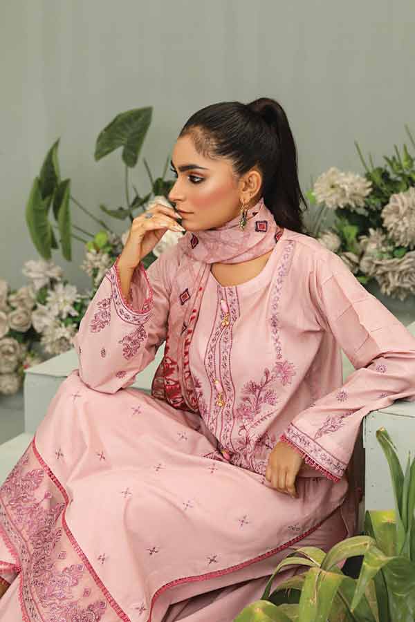 Sanam Saeed Zohra Lawn`23 D#09
