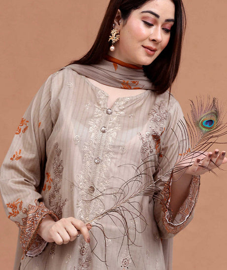 Shaista Noor-E-Libas Lawn`25 D#10