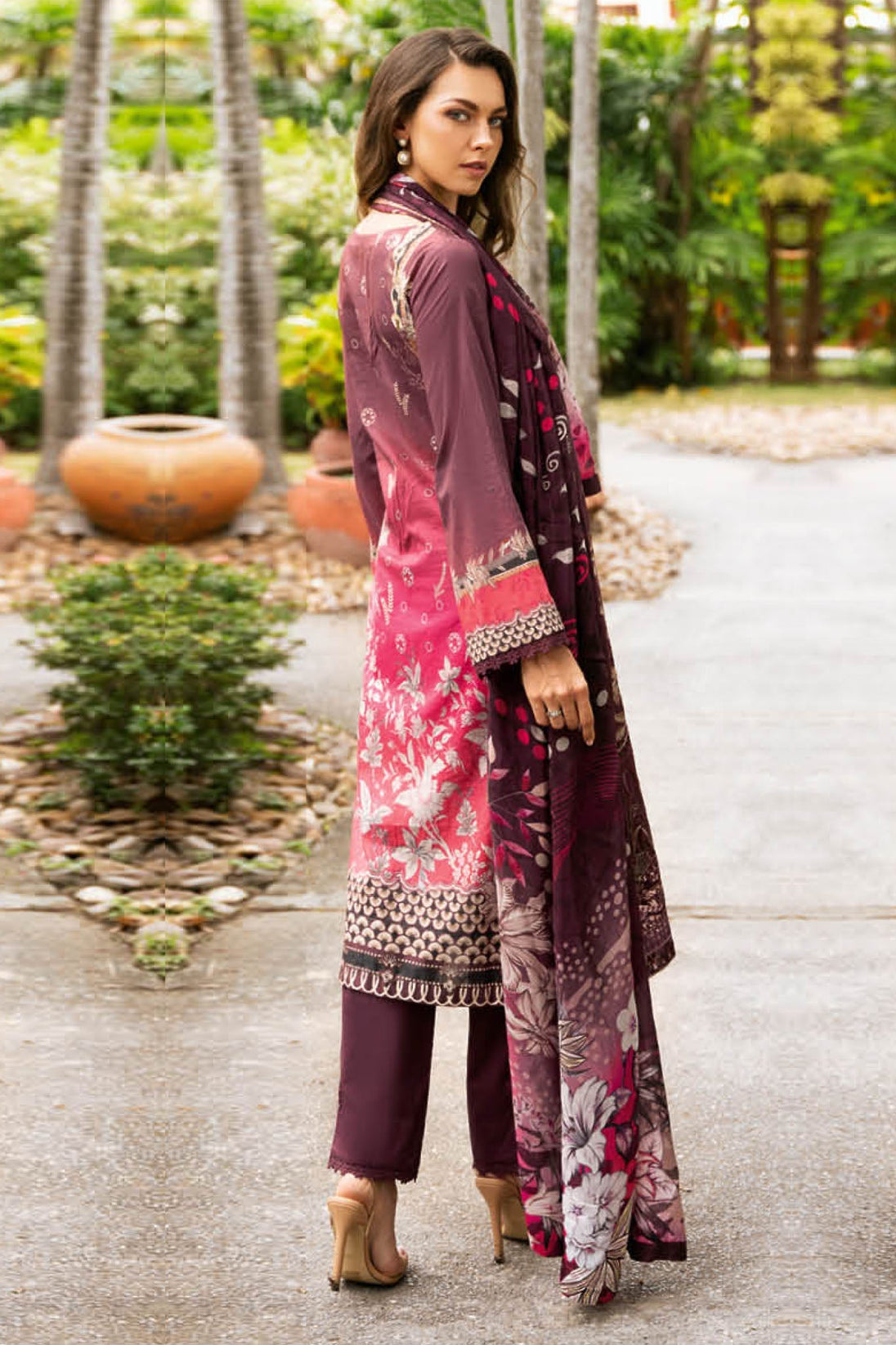 Ramsha Riwayat L/Lawn'25 Vol-11 Y#1102