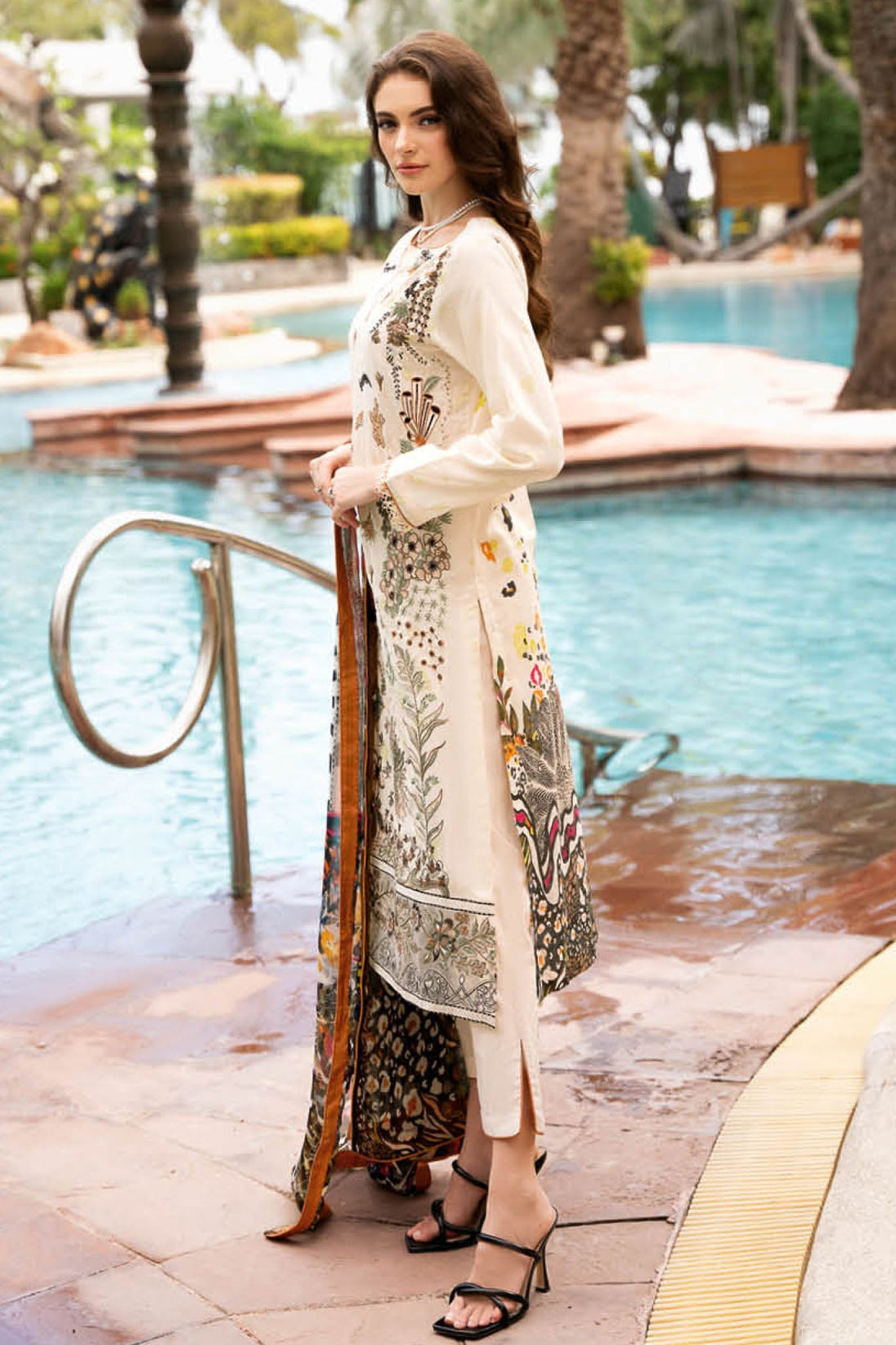 Ramsha Riwayat L/Lawn'25 Vol-11 Y#1106