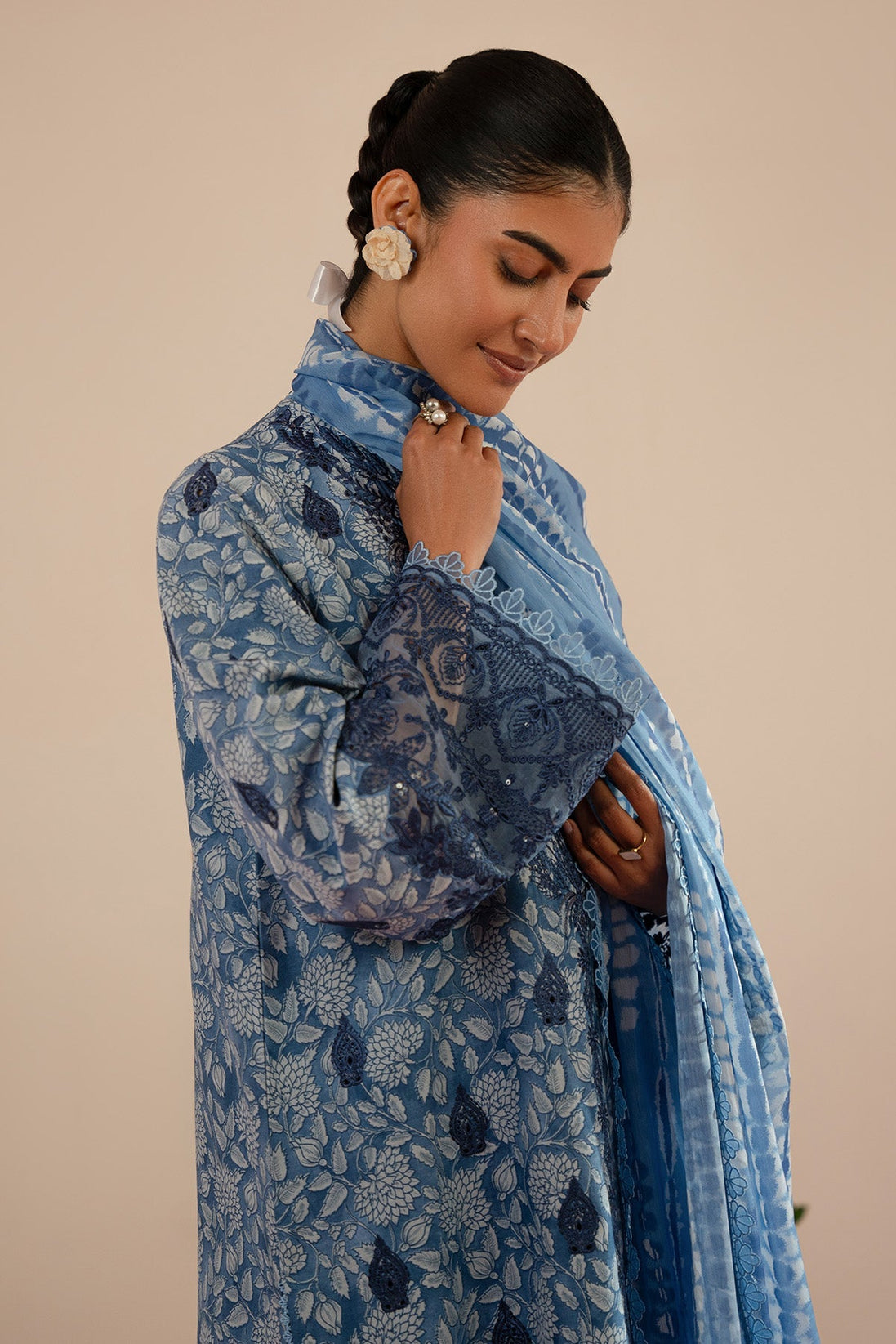 Afrozeh Floral Charm Lawn`25 AL#05