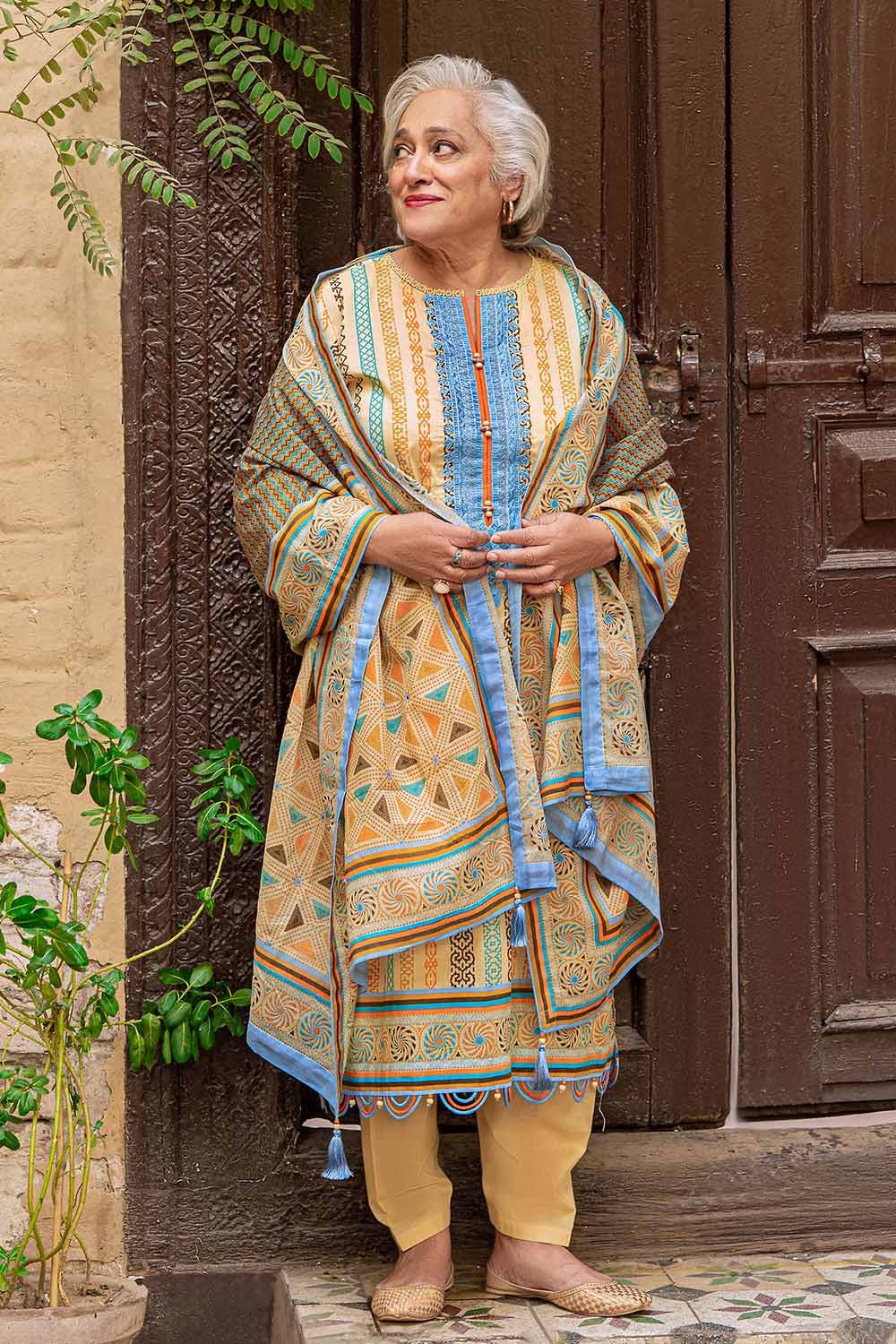 Gul Ahmed Lawn`23 CL#32129-A