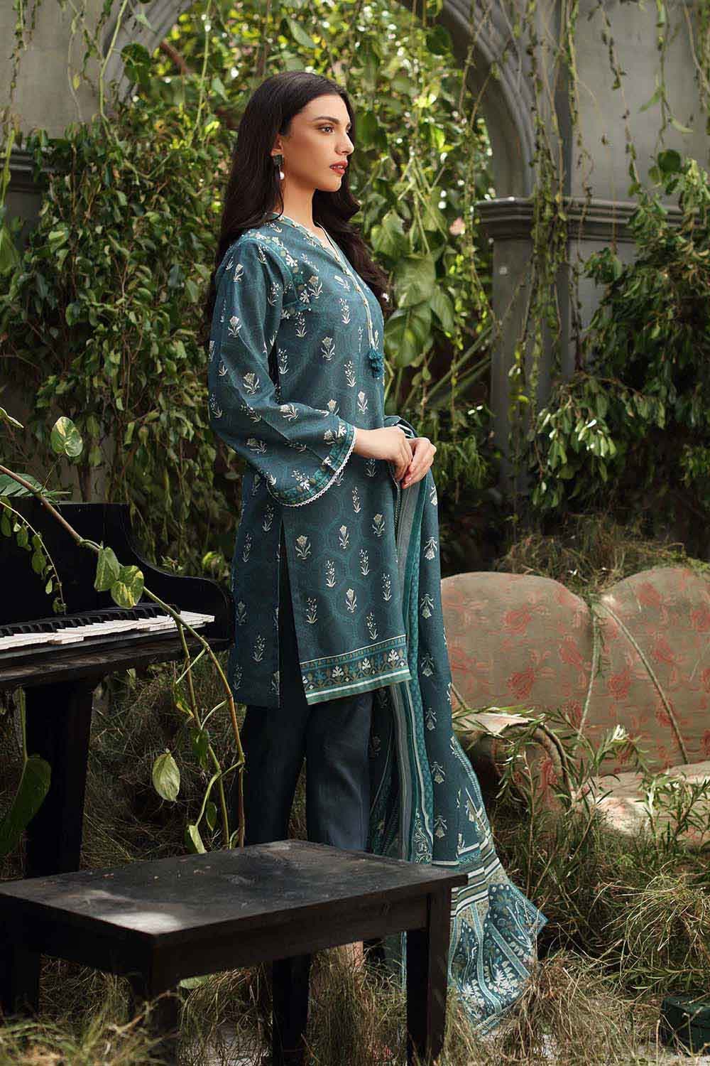 Gul Ahmed Winter Collection`22 AY#12037-B