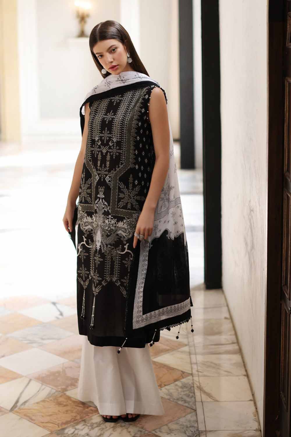 Gul Ahmed Lawn`23 B#32001 A