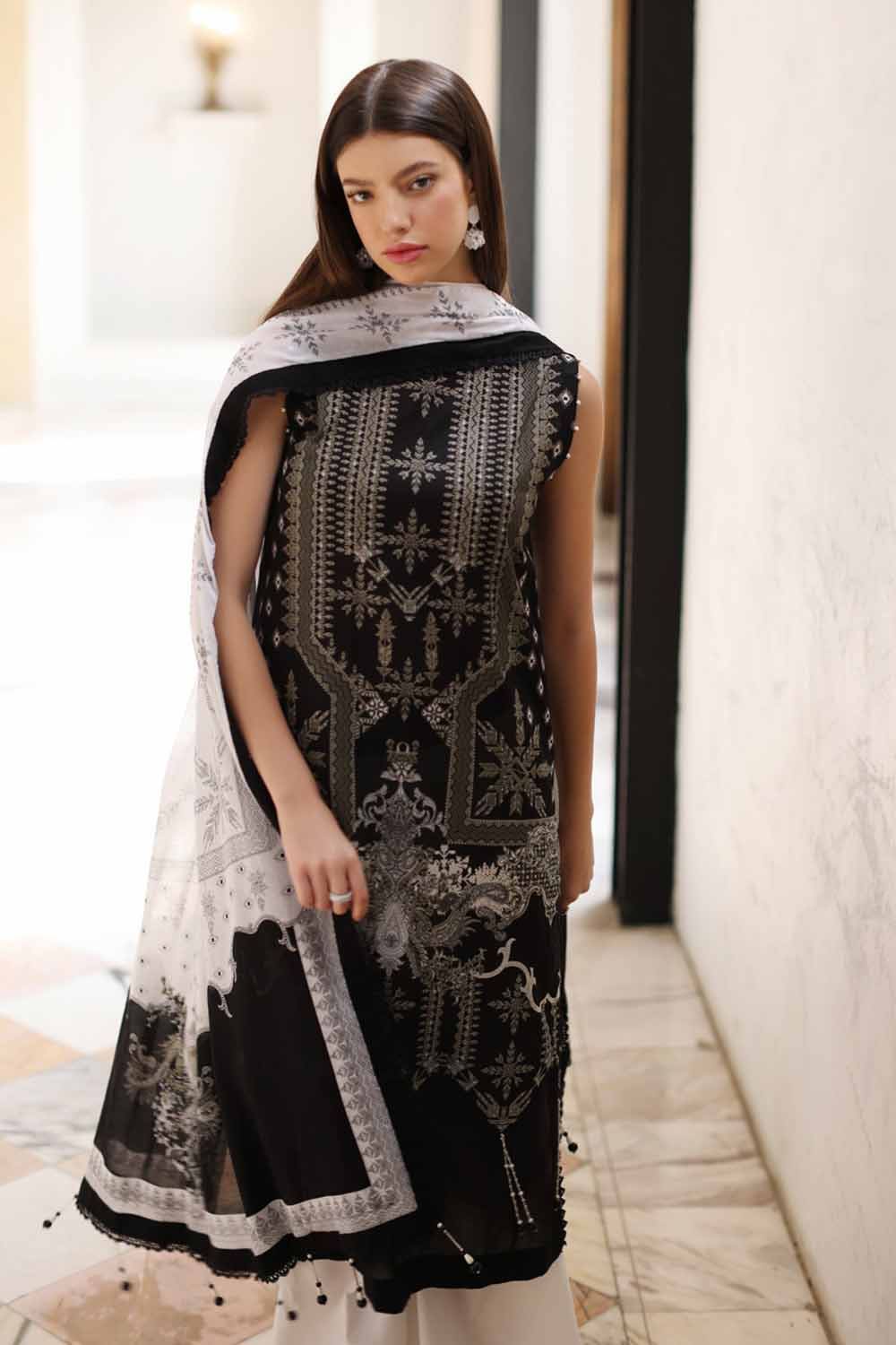 Gul Ahmed Lawn`23 B#32001 A
